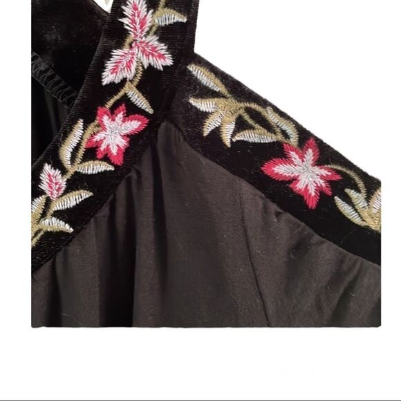 Ricki’s cut out shoulder black with floral top size medium - Picture 5 of 7